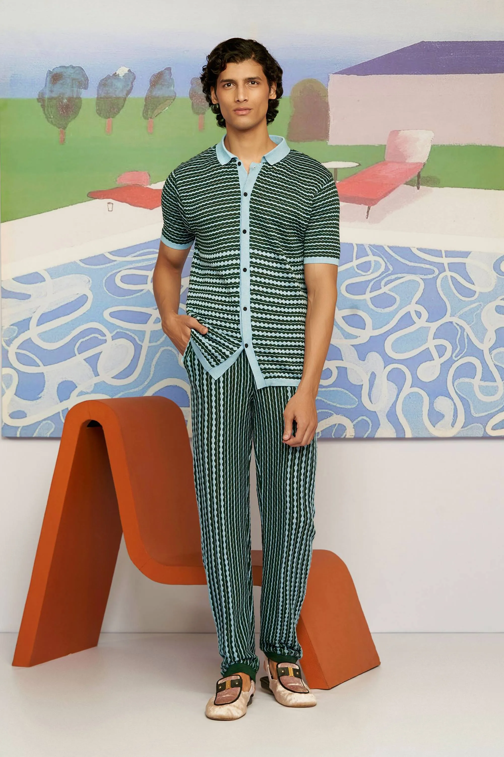 Knitted Ascend Wave Shirt with Contrast Collar