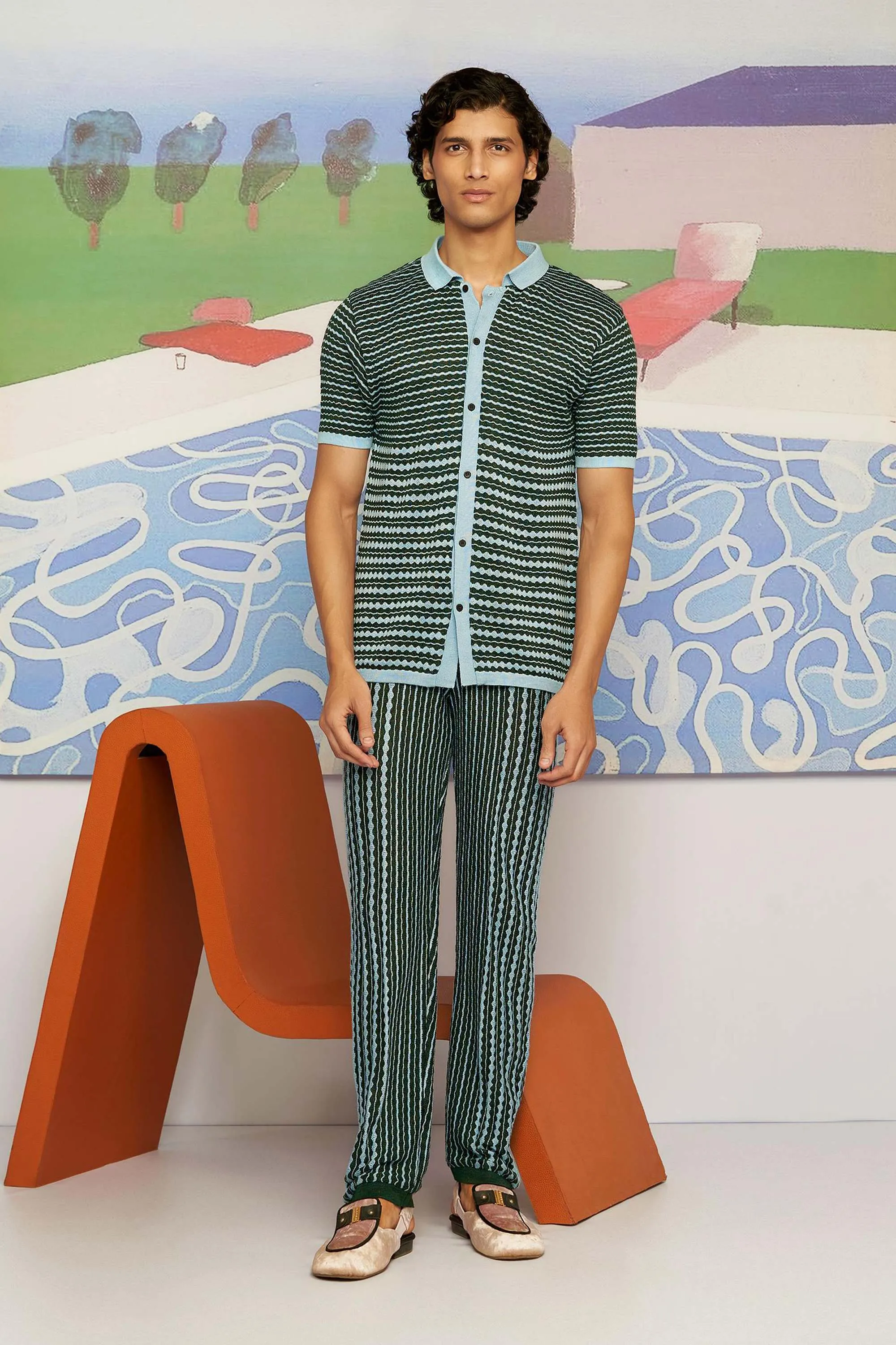 Knitted Ascend Wave Shirt with Contrast Collar